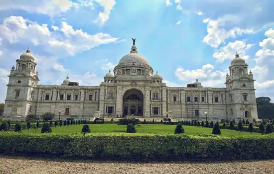 Taxi Service in Kolkata | Book Online & Get 25% Discount