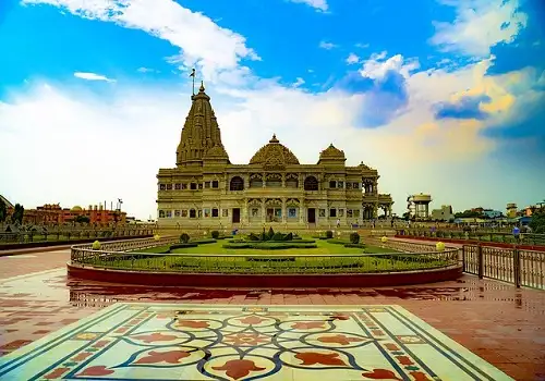 Taxi Service in Mathura – Local, One Way & Outstation Cabs from ₹9/km | SoloCabs