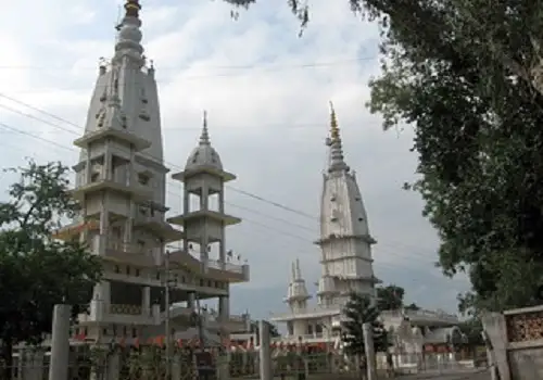 Taxi in Meerut Near Me – Trusted Drivers, AC Cabs, Best Price