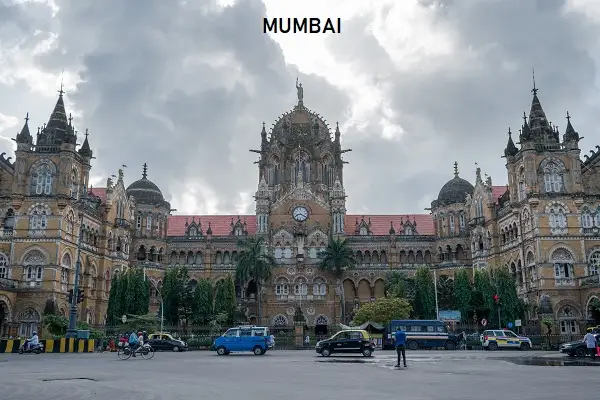 Taxi in Mumbai Near Me – Trusted Drivers, AC Cabs, Best Price